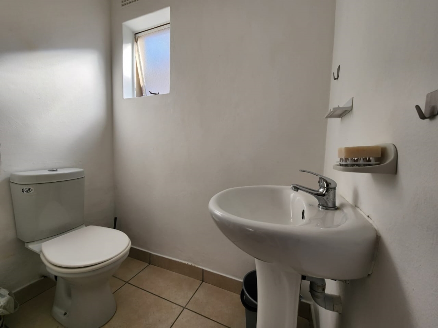 To Let 1 Bedroom Property for Rent in Beacon Bay Eastern Cape